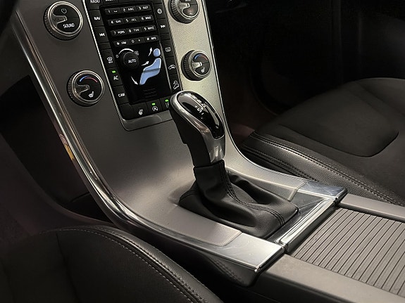 Volvo XC60 14 of 17