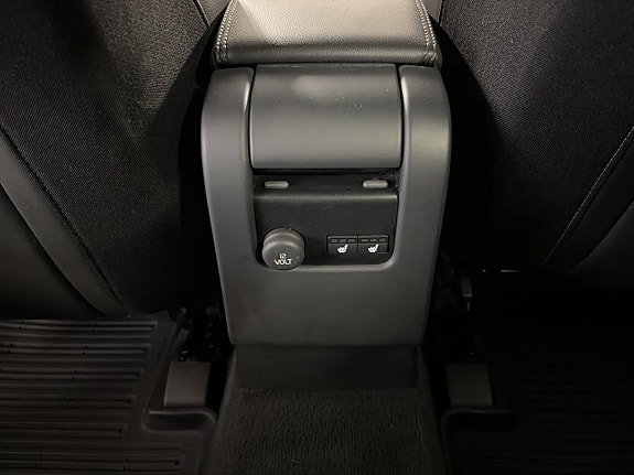 Volvo XC60 13 of 17