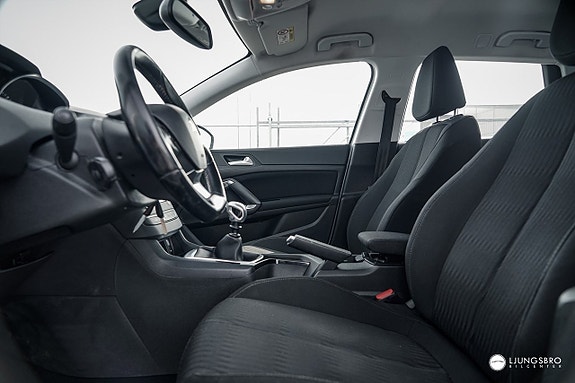 Peugeot 308 SW 3 of 8