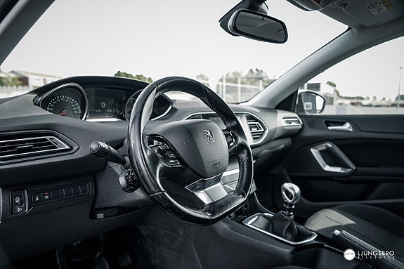 Peugeot 308 SW 4 of 8