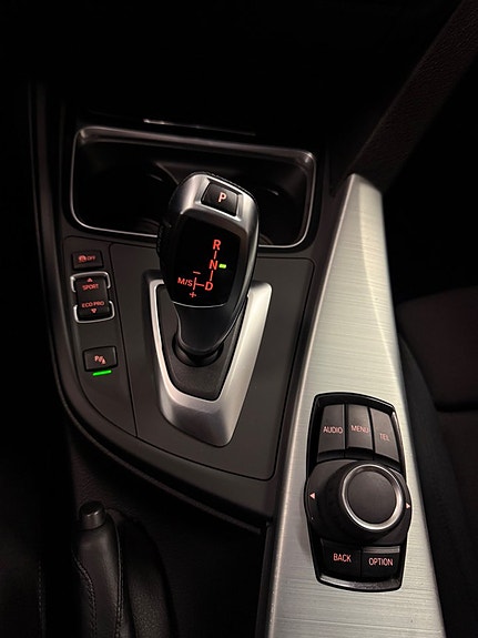 BMW 318d 17 of 18