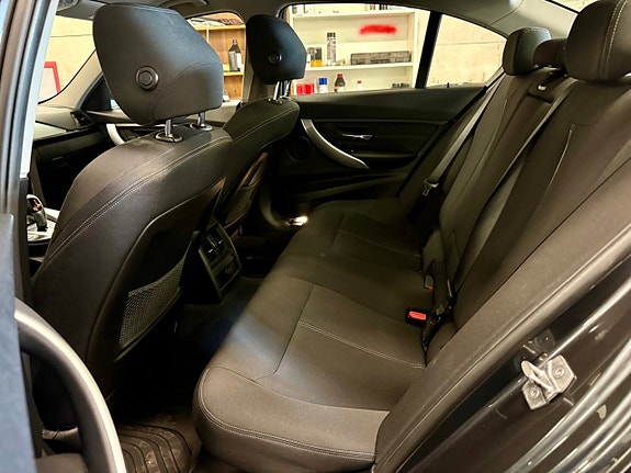 BMW 318d 12 of 18