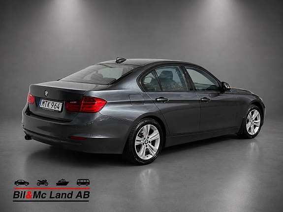 BMW 318d 8 of 18