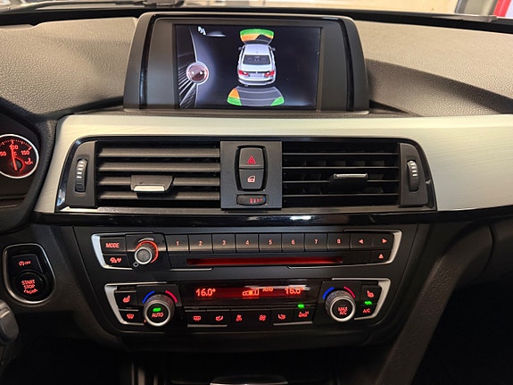 BMW 318d 16 of 18