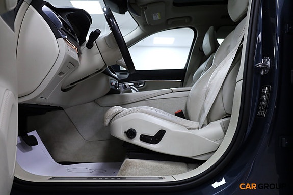 Volvo XC90 13 of 28