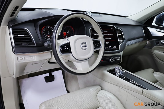 Volvo XC90 11 of 28