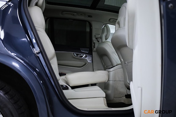 Volvo XC90 15 of 28