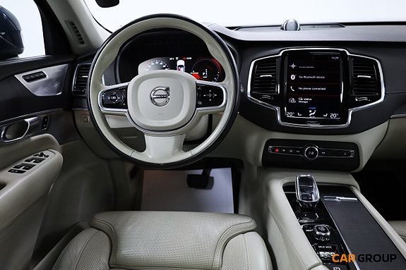Volvo XC90 10 of 28