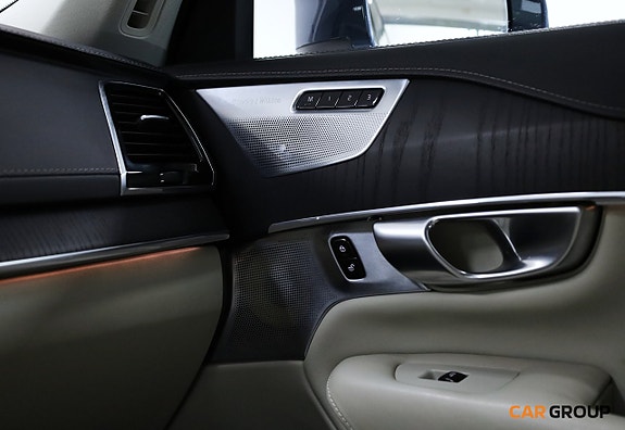 Volvo XC90 26 of 28