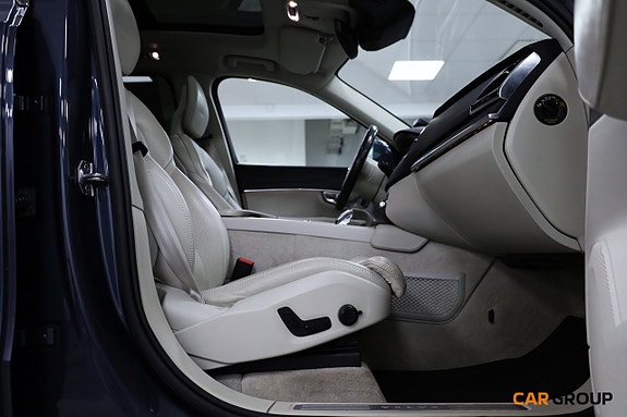 Volvo XC90 14 of 28