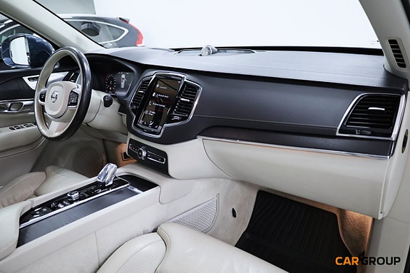 Volvo XC90 12 of 28