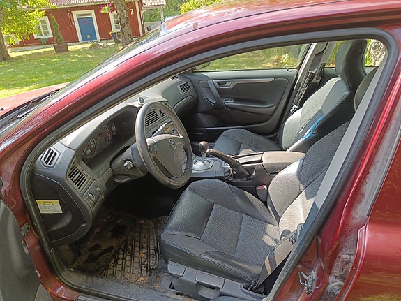 Volvo S60 4 of 5
