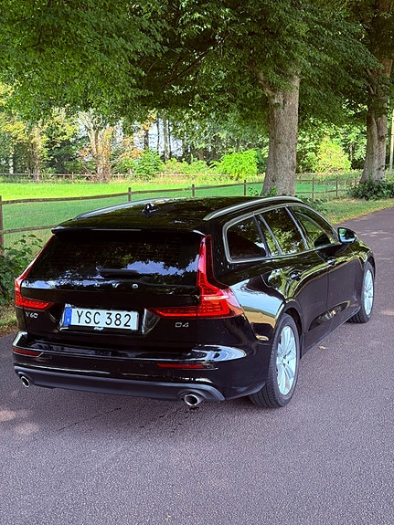 Volvo V60 3 of 5