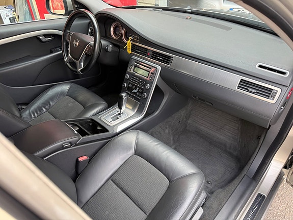 Volvo V70 14 of 18