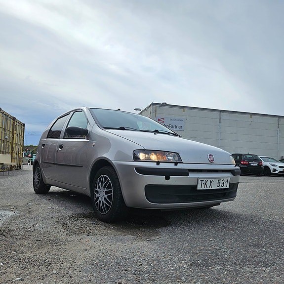 Fiat Punto 2 of 11