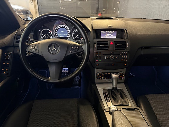 Mercedes-Benz C180 18 of 25