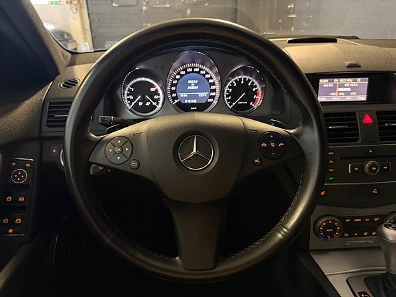 Mercedes-Benz C180 25 of 25