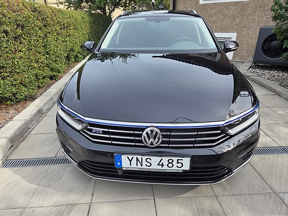 Volkswagen Passat 2 of 13