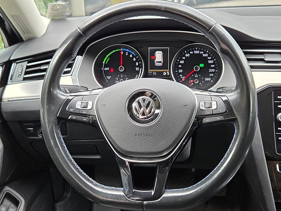 Volkswagen Passat 10 of 13
