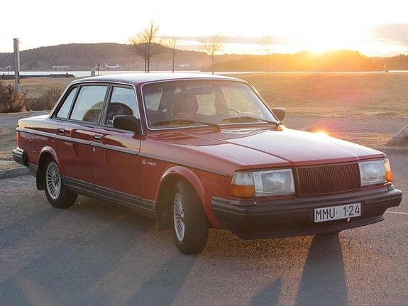 Volvo 240 2 of 11