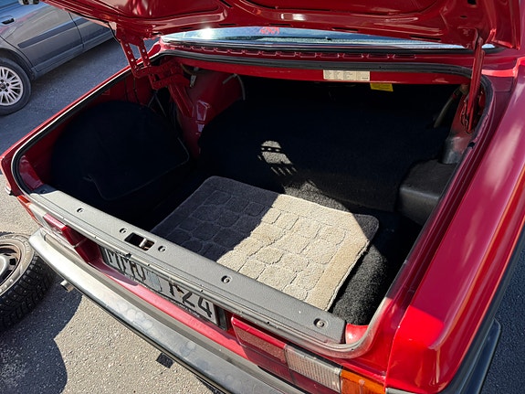 Volvo 240 10 of 11