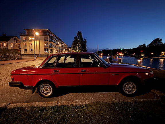 Volvo 240 8 of 11