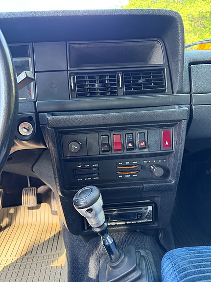 Volvo 240 7 of 11