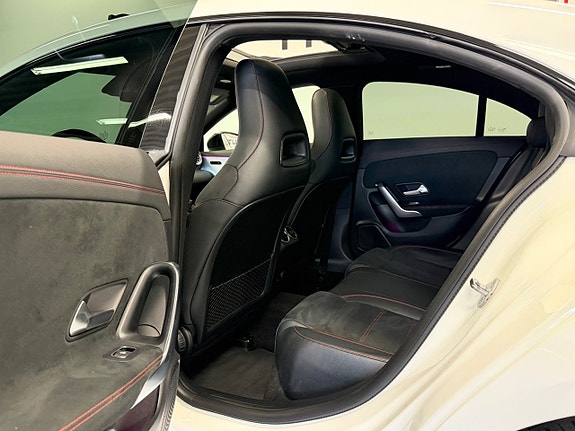 Mercedes-Benz CLA200 9 of 24