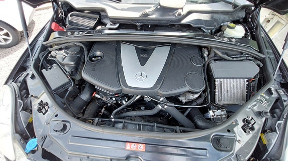 Mercedes-Benz R320 13 of 15