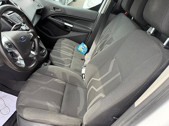 Ford Transit Connect 6 of 8