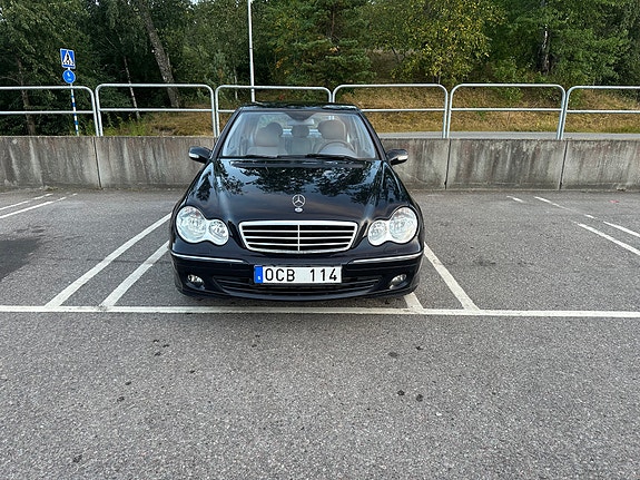 Mercedes-Benz C180 2 of 7