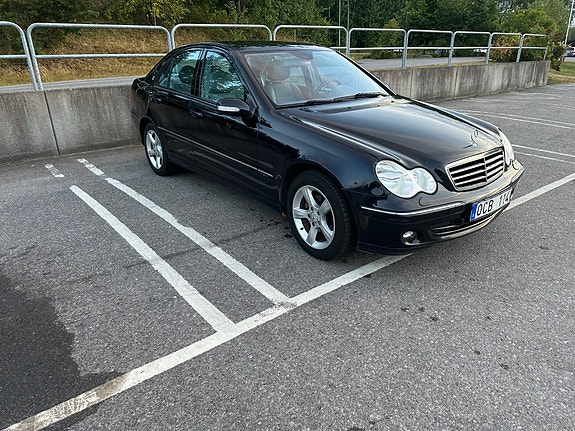 Mercedes-Benz C180 4 of 7