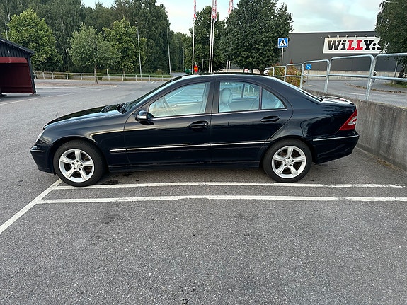 Mercedes-Benz C180 3 of 7