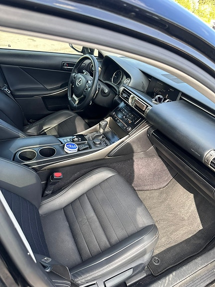 Lexus IS250 8 of 9