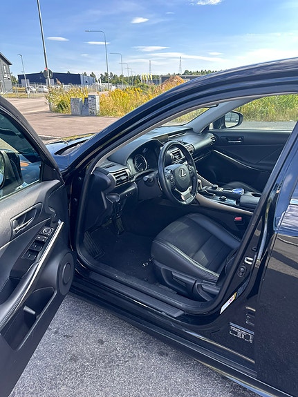 Lexus IS250 6 of 9