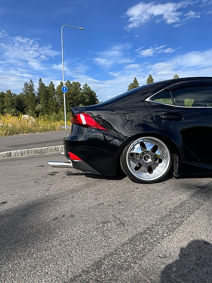 Lexus IS250 2 of 9