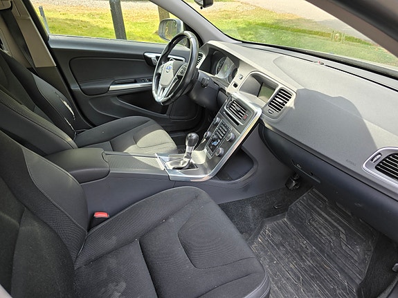 Volvo S60 3 of 3