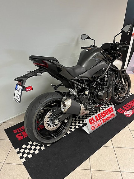 Kawasaki Z 900 3 of 3