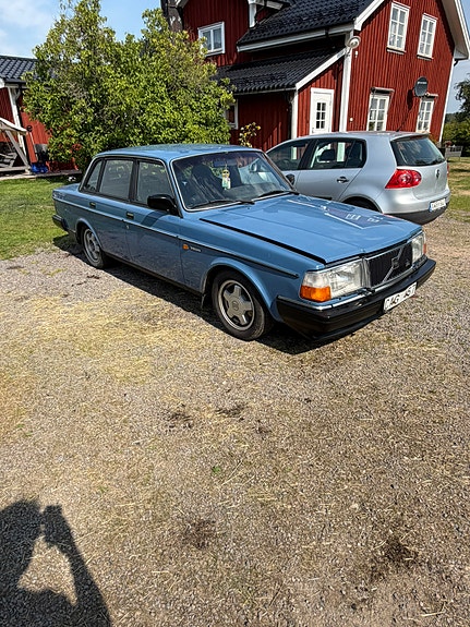 Volvo 240 2 of 4