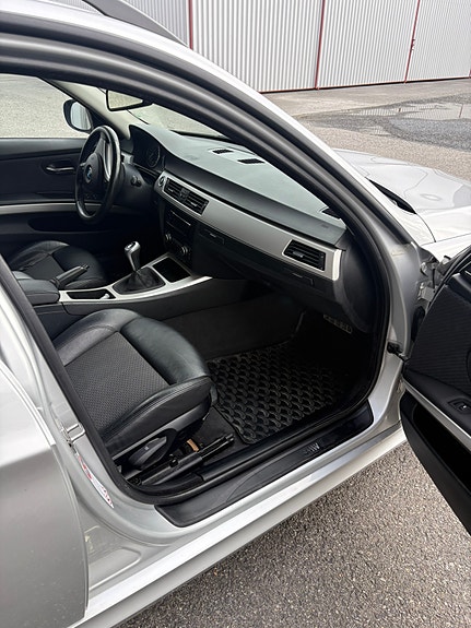 BMW 320d 6 of 8