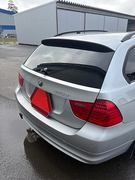 BMW 320d 3 of 8