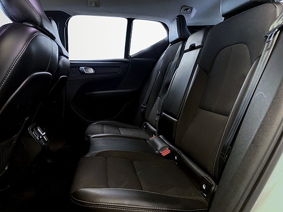 Volvo XC40 15 of 19