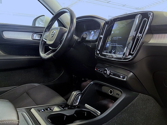Volvo XC40 14 of 19