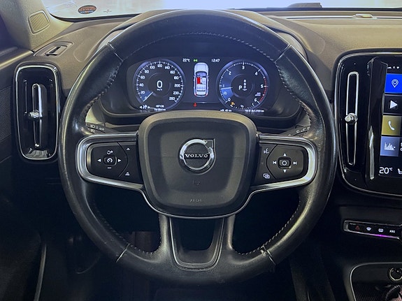 Volvo XC40 9 of 19