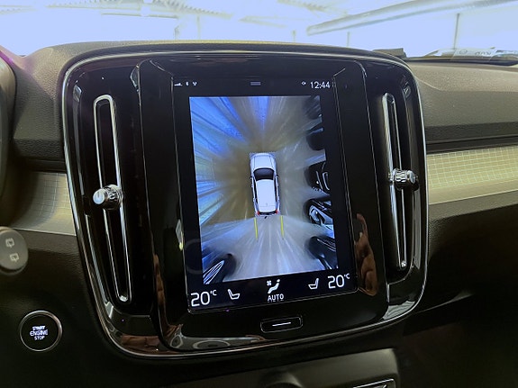 Volvo XC40 12 of 19