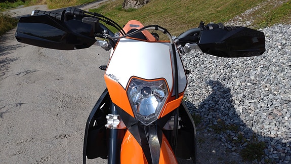 KTM 690 Enduro R 11 of 15