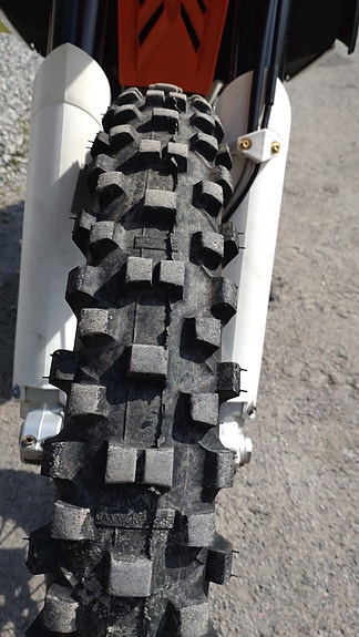 KTM 690 Enduro R 9 of 15