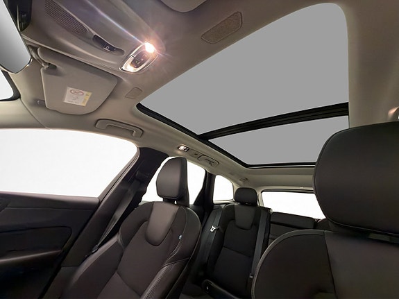 Volvo XC60 12 of 30