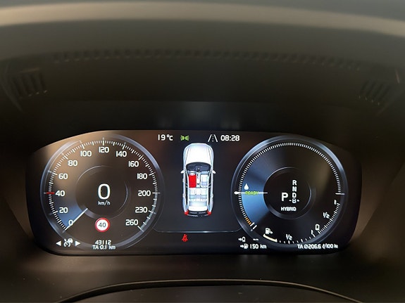 Volvo XC60 15 of 30