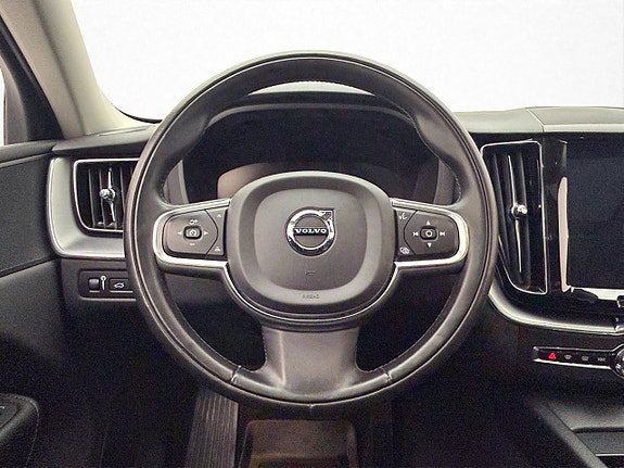 Volvo XC60 13 of 30
